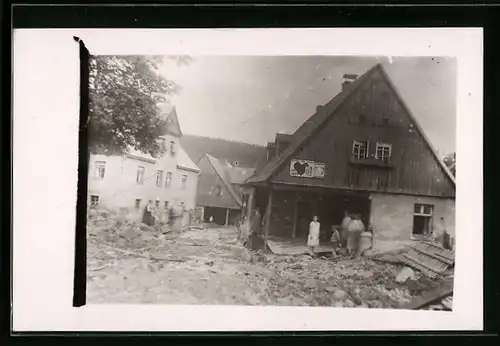 Foto-AK Klingenthal, Häuseransichten mit Trümmern