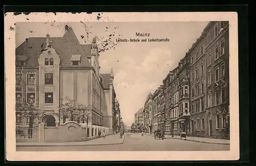AK Mainz, Leibnitz-Schule und Leibnitzstrasse mit Passanten