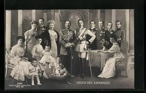 AK Kaiserin Auguste Victoria Königin von Preussen mit ihrer Familie