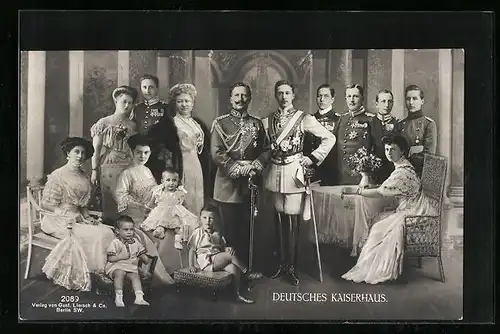 AK Kaiserin Auguste Victoria Königin von Preussen im Kreise ihrer Liebsten