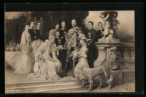 AK Kaiserin Auguste Victoria Königin von Preussen auf dem Thron sitzend bekommt Blumen überreicht
