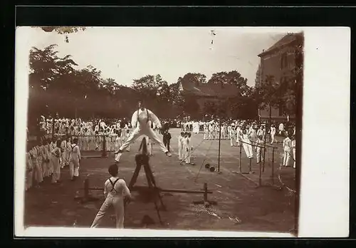 Foto-AK Schüler beim Turnen