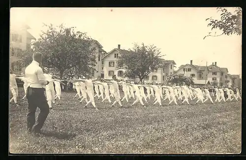Foto-AK Turnverein beim Training mit Trainer