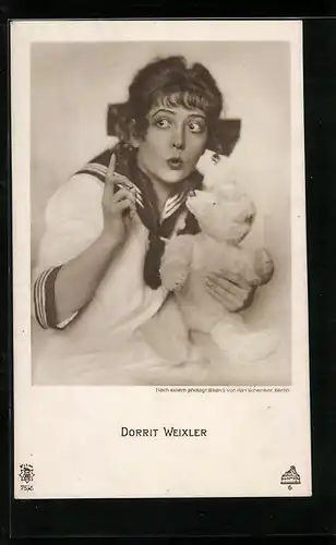 AK Schauspielerin Dorrit Weixler mit einem Teddy