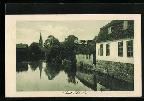 AK Bad Oldesloe, Strassenpartie im Ort, Kirchturm