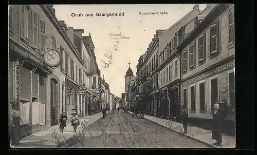 AK Saargemünd, Kasernenstrasse mit Kirche