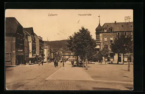 AK Zabern, Hautpstrasse mit Passanten