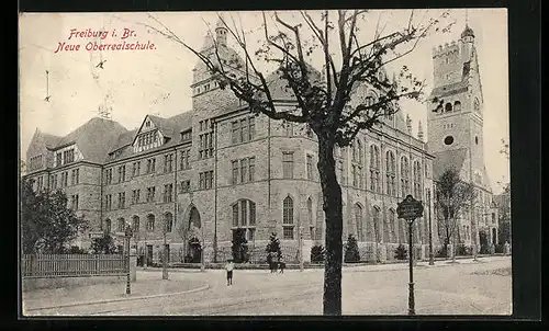 AK Freiburg i. Br., Strassenpartie mit neuer Oberrealschule