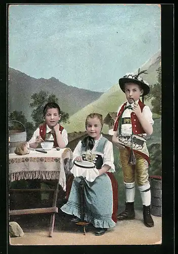 AK Kinder in Landestracht beim Sticken am Tisch sitzend