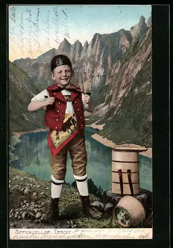 AK Knabe mit Pfeife in Appenzeller Tracht auf einem Berg stehend