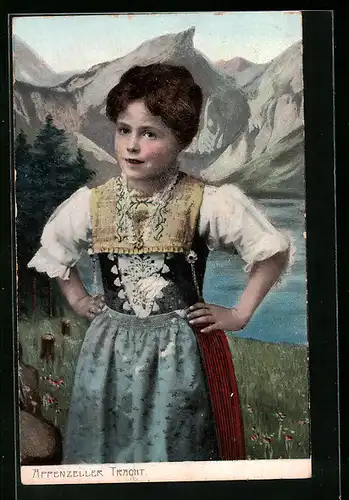 AK Hübsches Mädchen in Appenzeller Tracht vor einer Gebirgskulisse
