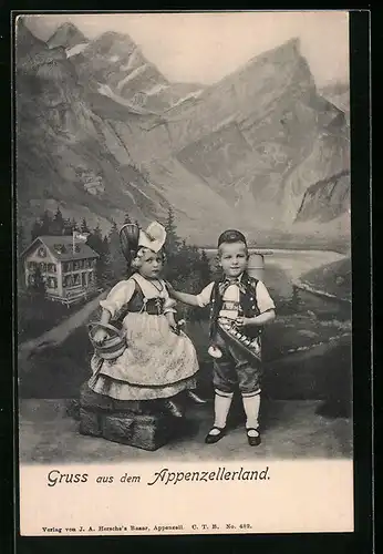 AK Appenzeller Kinder in Tracht vor einer Gebirgskulisse