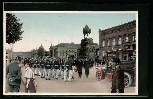 AK Berlin, Wachtparade Unter den Linden