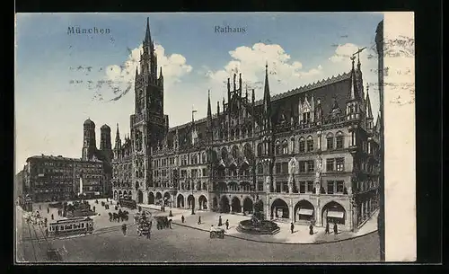 AK München, Strassenbahn vor dem Rathaus