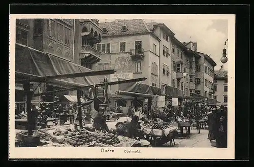 AK Bozen, Obstmarkt mit Besuchern