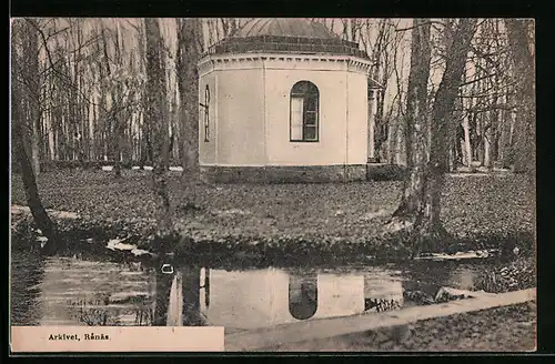 AK Arkivet, Ranäs, Parkanlagen mit Pavillon