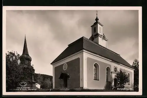 AK Borgsjö, vor der Kirche