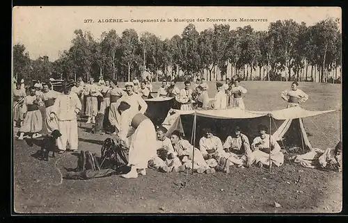 AK Algérie, Campement de la Musique des Zouaves aux Manoeuvres, Arabische Soldaten