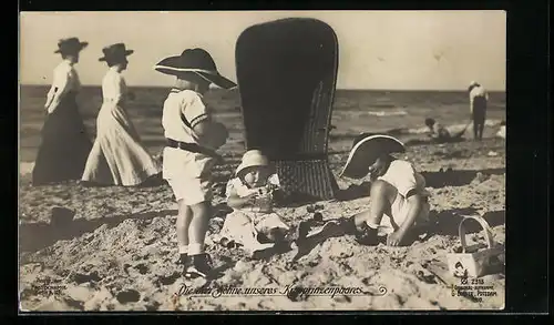 AK Die Söhne des Kronprinzenpaares Wilhelm von Preussen am Strand