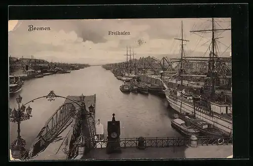 AK Bremen, Landungsbrücke im Freihafen, Segelschiffe am Quai