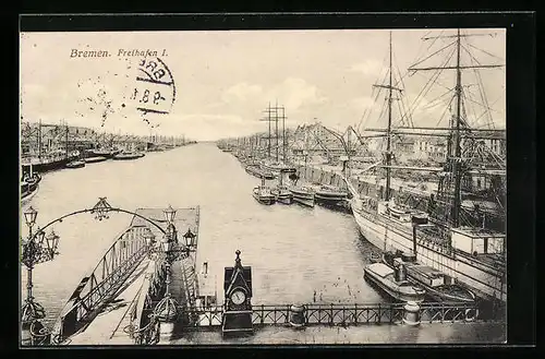 AK Bremen, Landungsbrücke und Segelschiffe im Freihafen