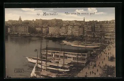 AK Marseille, Un coin du vieux port, Schiffe im Hafen