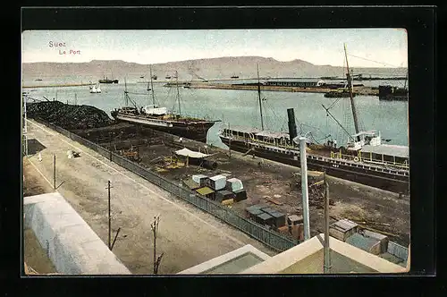 AK Suez, Le Port, Schiffe im Hafen