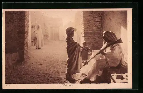 AK Strassenansicht mit einem Jungen und einem Mann, arabische Volkstypen