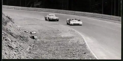 Fotografie Auto Renault Alpine hetzt offenen Rennwagen vor sich her, 1000 KM Rennen Nürburgring