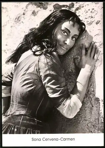 Fotografie Ilse Buhs, Berlin, Schauspielerin Sona Cervena-Carmen in einer Filmszene
