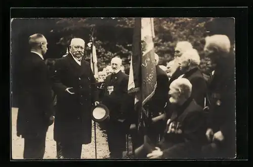 AK Paul von Hindenburg mit Stock und Hut