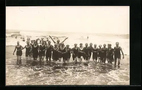 Foto-AK Gruppenfoto im Meer