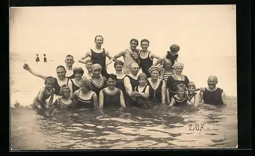Foto-AK Gruppenfoto in Schwimmsachen