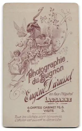 2 Fotografien Eugene Durussel, Lausanne, hübsche junge Schweizerin im weissen Kleid mit Federhut