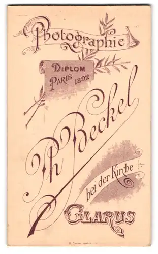 Fotografie Ph. Beckel, Glarus, Anschrift des Fotografen in verschiedenen Schrifttypen