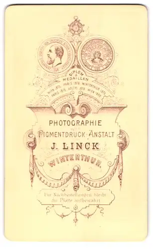 Fotografie J. Linck, Winterthur, Medaille und Orden über Anschrift des Fotografen