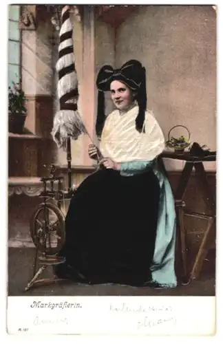 Stoff-Präge-AK Junge Frau am Spinnrad in Schwarzwälder Tracht, Echtstoff