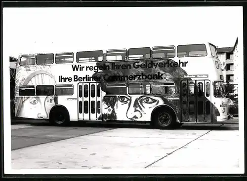 Fotografie Bus, Doppeldecker Omnibus der BVG in Berlin, Reklame Commerzbank