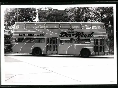 Fotografie Bus, Doppeldecker Omnibus der BVG in Berlin, Reklame Zeitung Der Abend