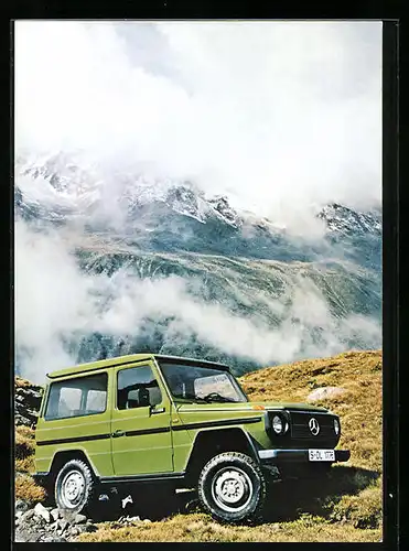 AK Hellgrüner Mercedes Benz 230 G parkt im Hochgebirge