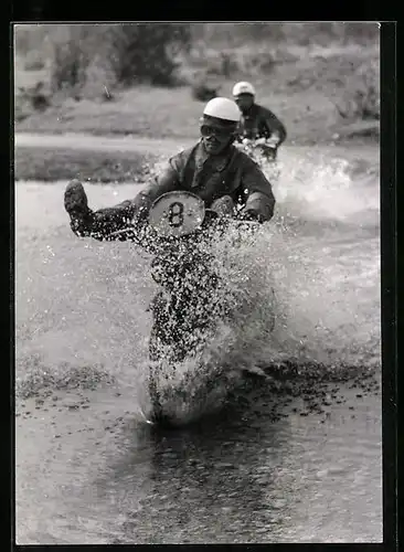 AK Willi Bilger auf Adler mit 247 ccm im Wasser