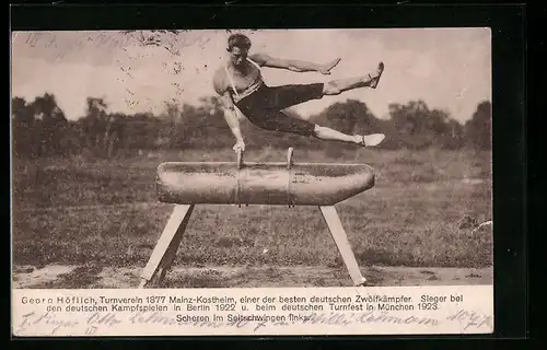 AK Turner Georg Höflich zeigt Scheren im Seitschwingen rechts