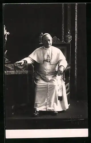AK Papst Pius XI. in seinen Gemächern