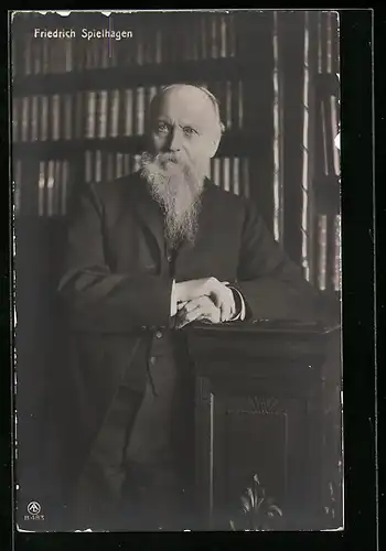AK Friedrich Spielhagen vor Bücherregal
