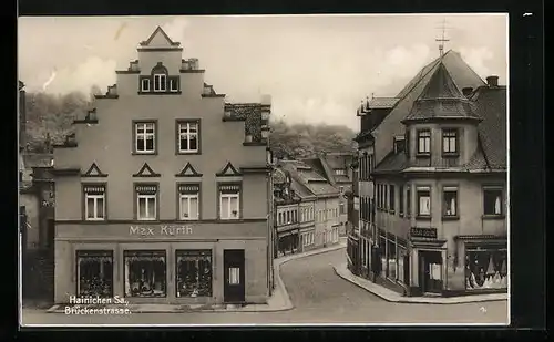 AK Hainichen /Sa., Brückenstrasse mit Geschäft Max Kürth