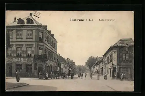 AK Bischweiler i. Els., Schulstrasse mit Restauration E. Schreiber