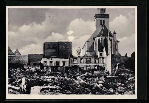 AK Lauterburg i. Elsass, zerstörtes Stadtinnere