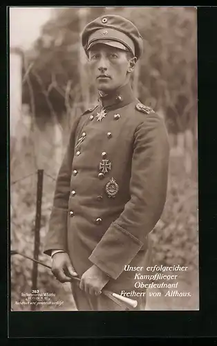 Foto-AK Sanke Nr. 383: Kampfflieger Oberleutnant Freiherr von Althaus in Uniform mit Eisernem Kreuz
