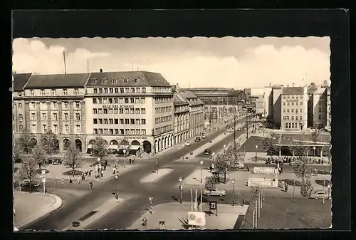 AK Berlin, Friedrichstrasse, Ecke Unter den Linden mit Haus der Schweiz und Bahnhof Friedrichstrasse