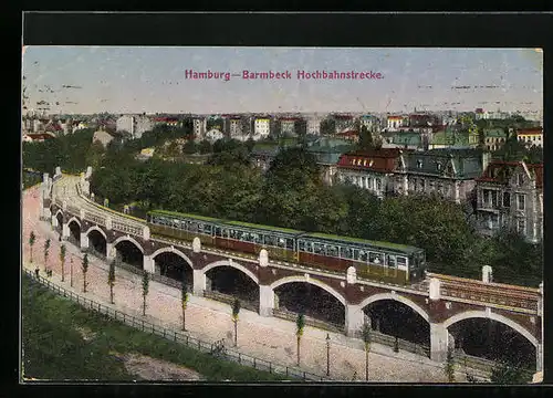 AK Hamburg-Barmbeck, Hochbahnstrecke mit Hochbahn und Blick auf die Stadt